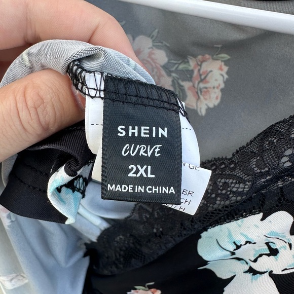 Shein flower blouse 2xl - Picture 2 of 2